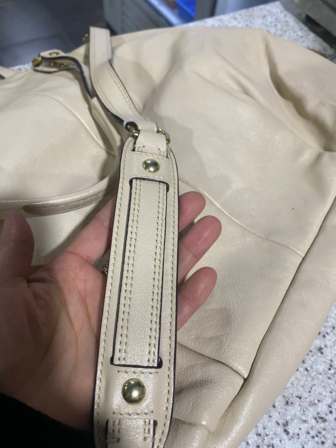 코치 아이보리 가죽 백 상품이미지5