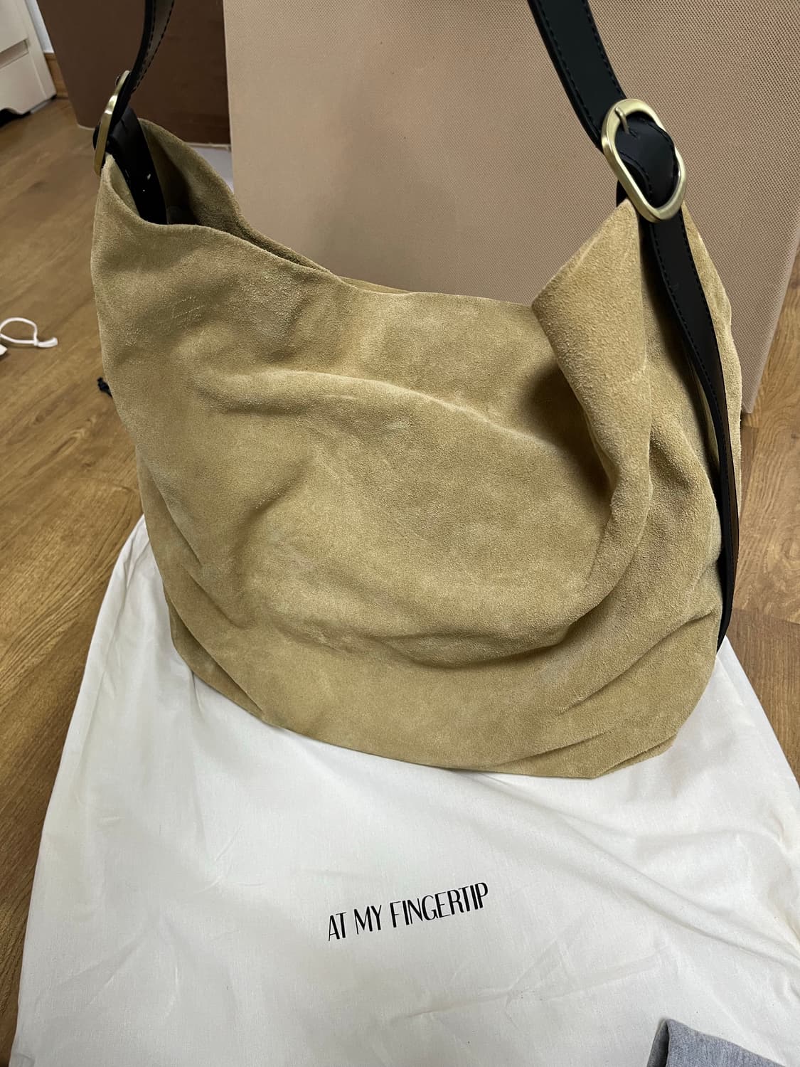 앳마이핑거팁 스웨이드백 Belted Suede Carryall Grand 상품이미지2