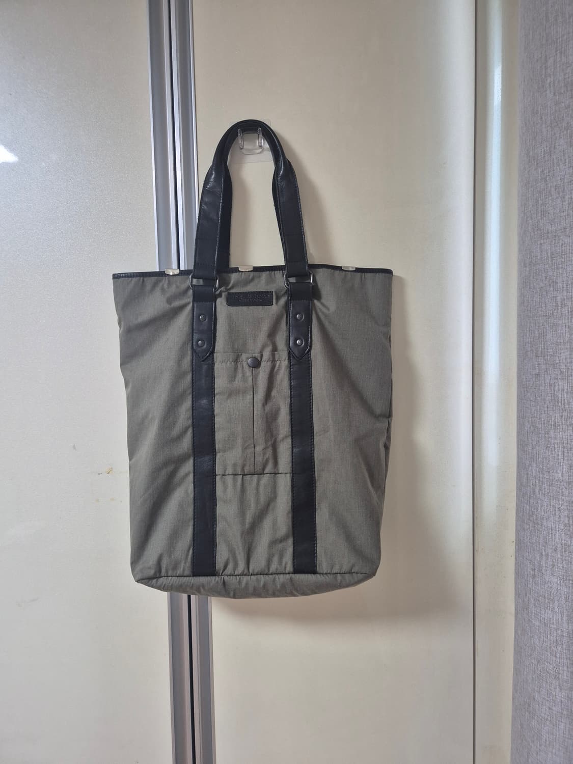래그앤본(Rag & Bone) 토트백입니다.
단시간 착용하고 보관만 해서 상품이미지1