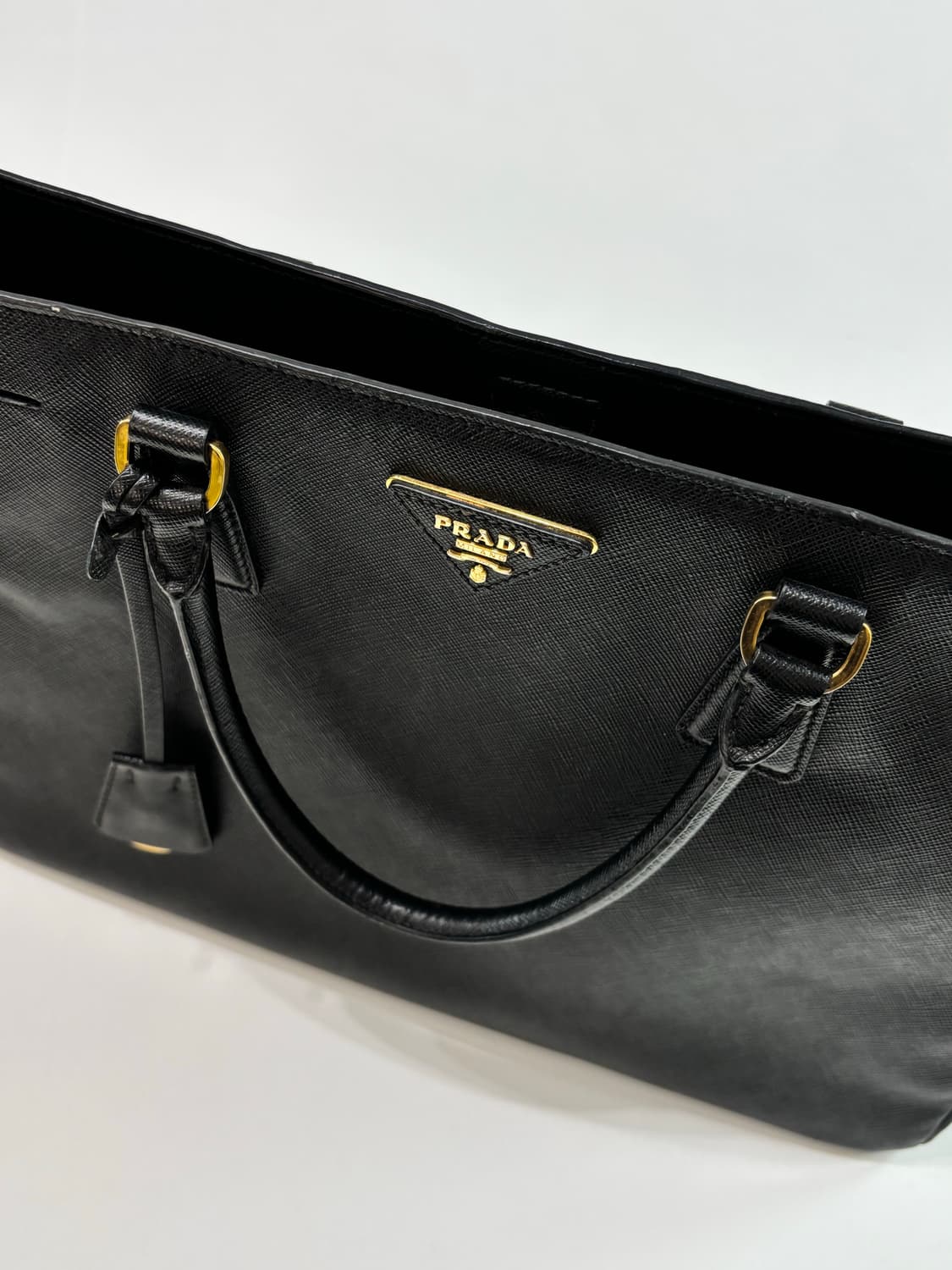 Prada 프라다 삼각 로고 블랙 레더 토트백 상품이미지6