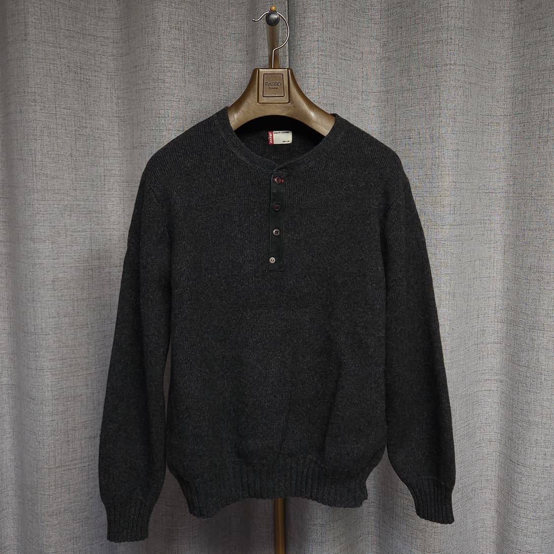 100 ) 리바이스 남성 헨리넥 도톰 니트 차콜 상품이미지2