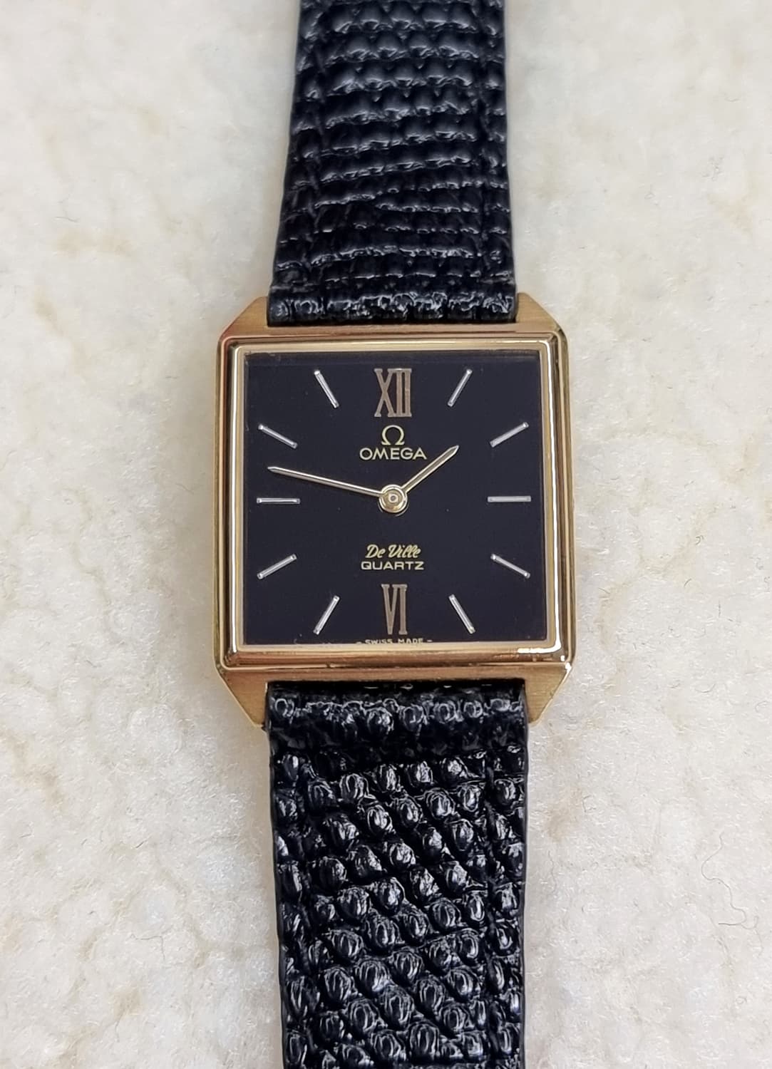 오메가 드빌 탱크 블랙 다이얼 쿼츠 여성용 시계 상품이미지4