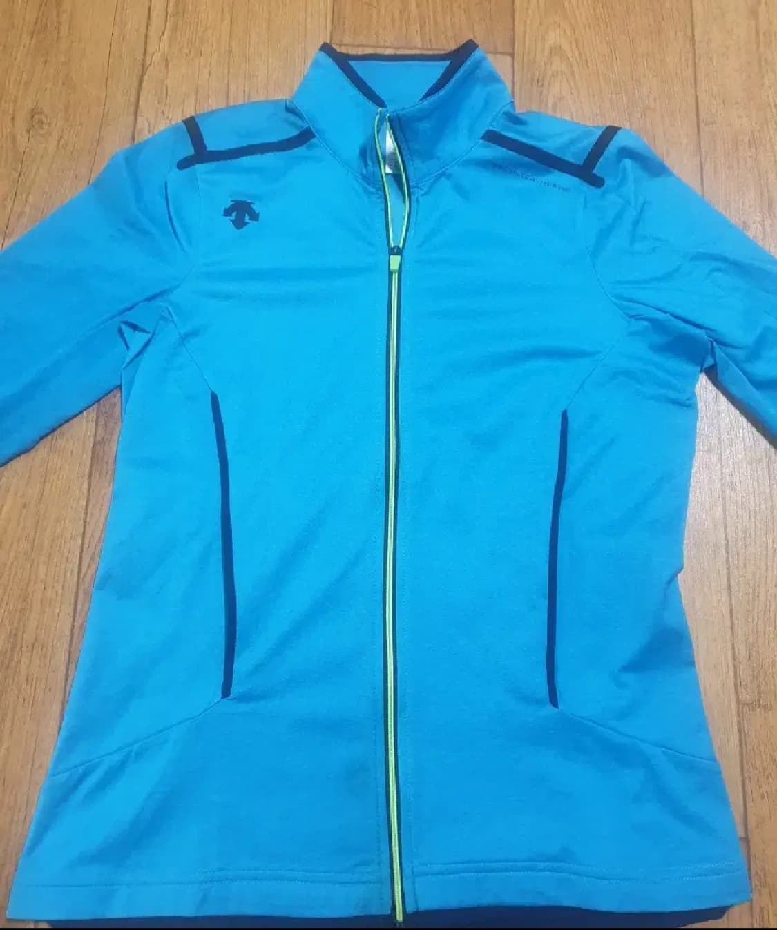 데상트 운동복 집업 90 사이즈입니다 상품이미지1