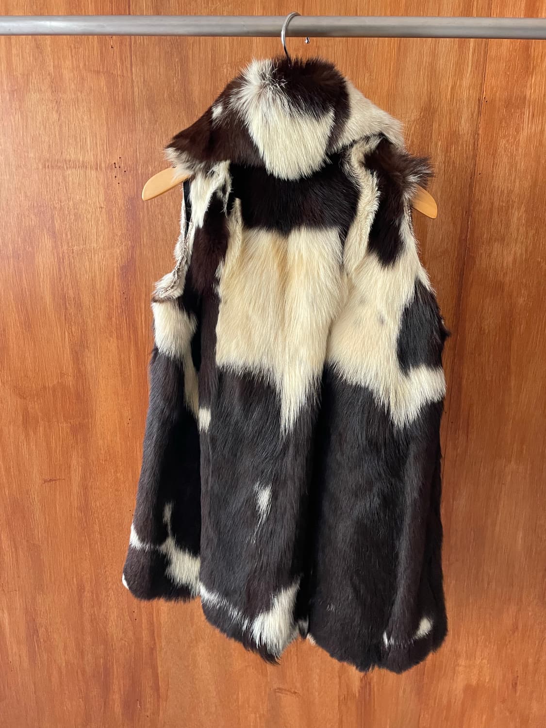 Cowhide print fluffy collar fur vest 상품이미지8