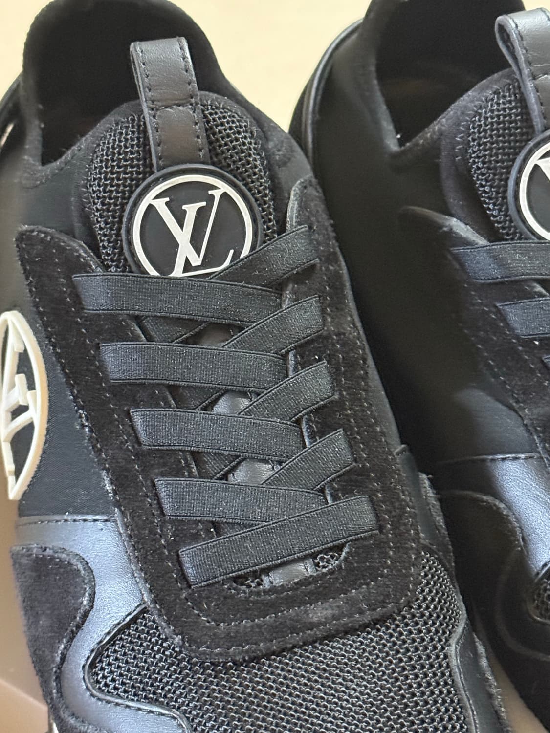 루이비통 런 어웨이 스니커즈 블랙 1A9J1C 37사이즈 상품이미지6