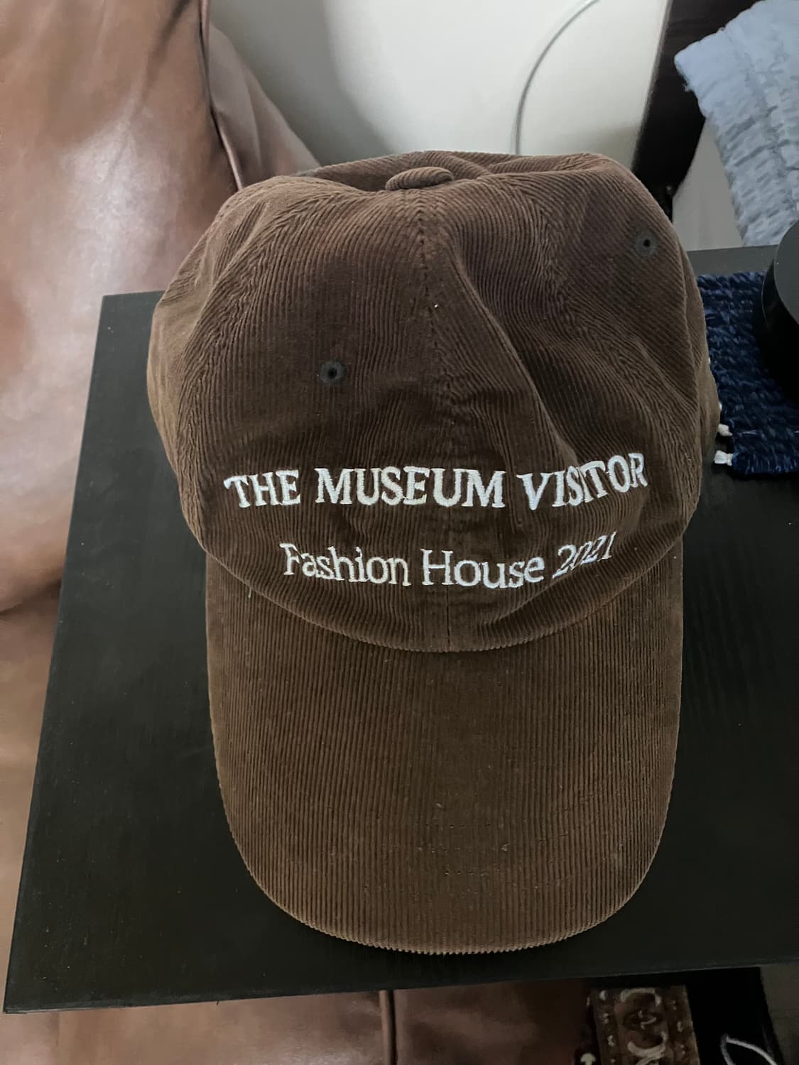 더뮤지엄비지터 캡 상품이미지1