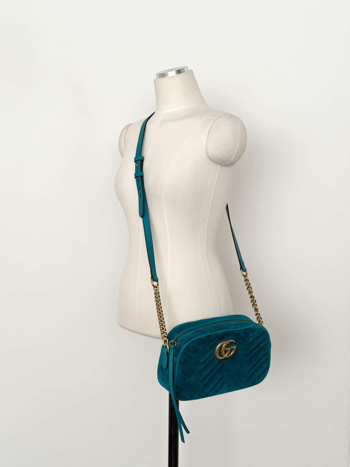 구찌 벨벳 마틀라세 GG 마몽 스몰 크로스백 상품이미지2