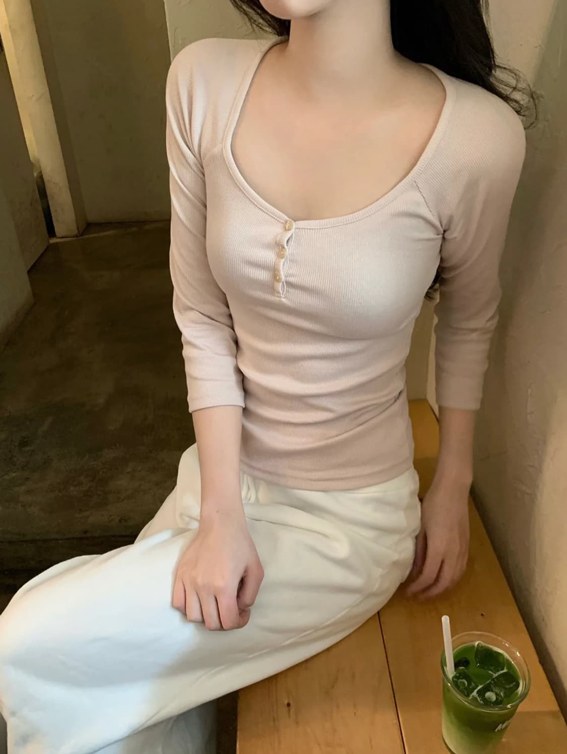 제니오 벨라 7부 버튼 티 핑크베이지 상품이미지2