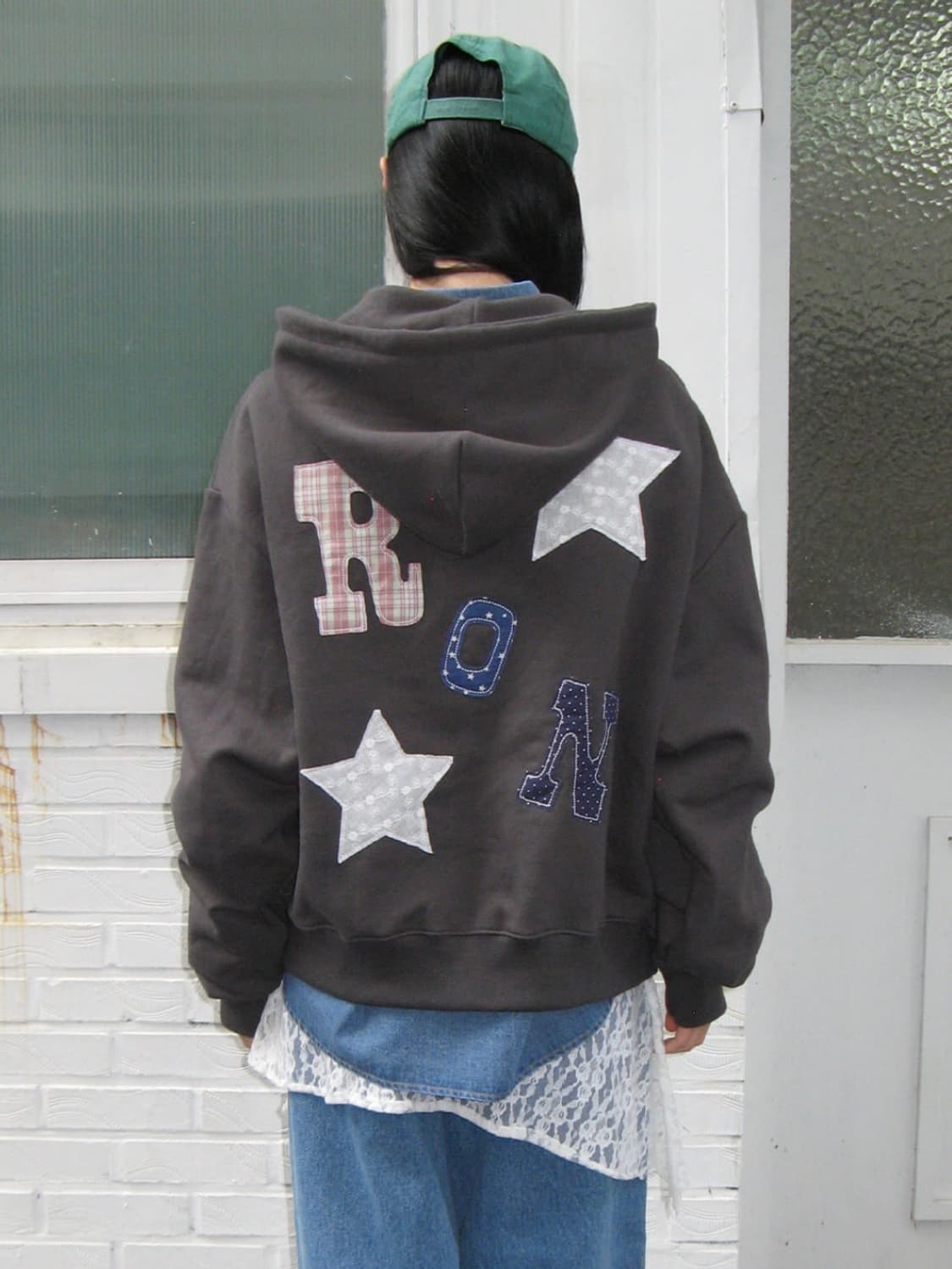 론론 패치 후드집업 차콜 상품이미지1