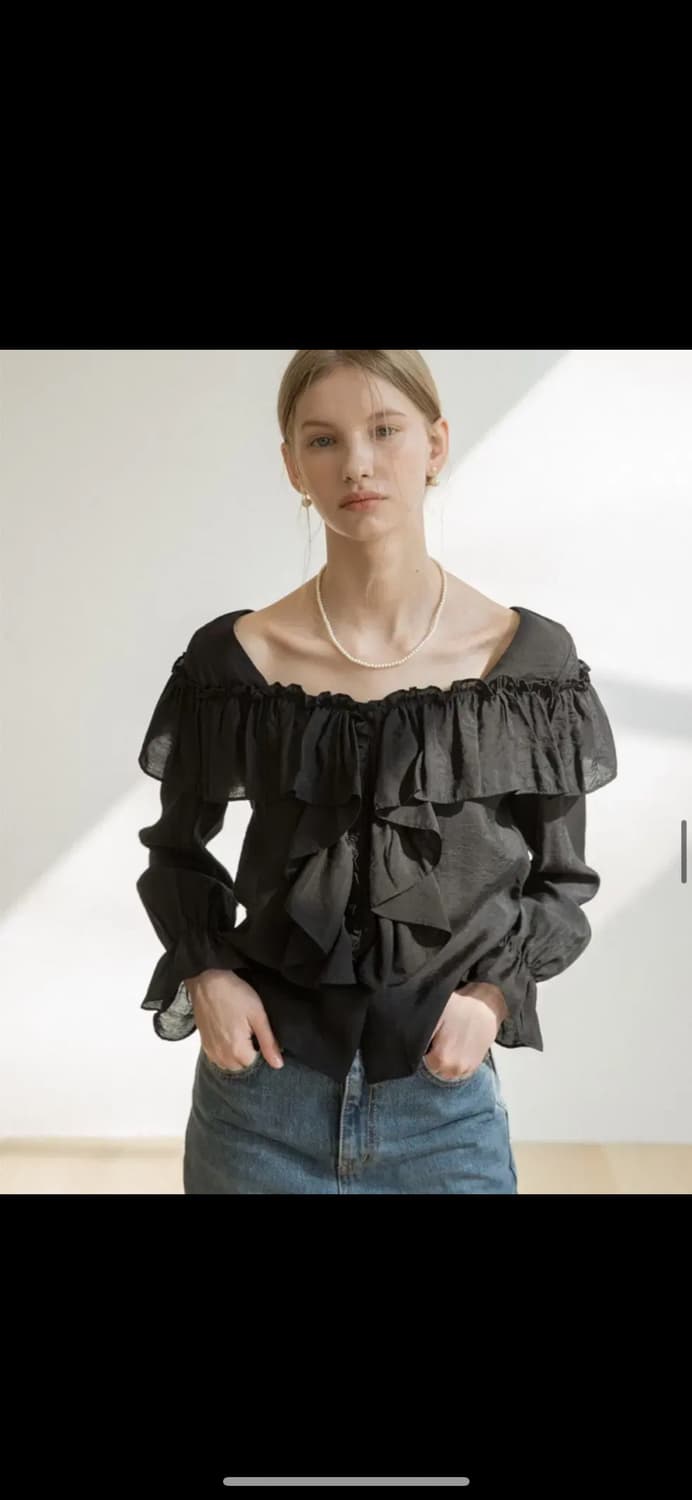 클렛 스퀘어 프릴 러플 블라우스 블랙 상품이미지1