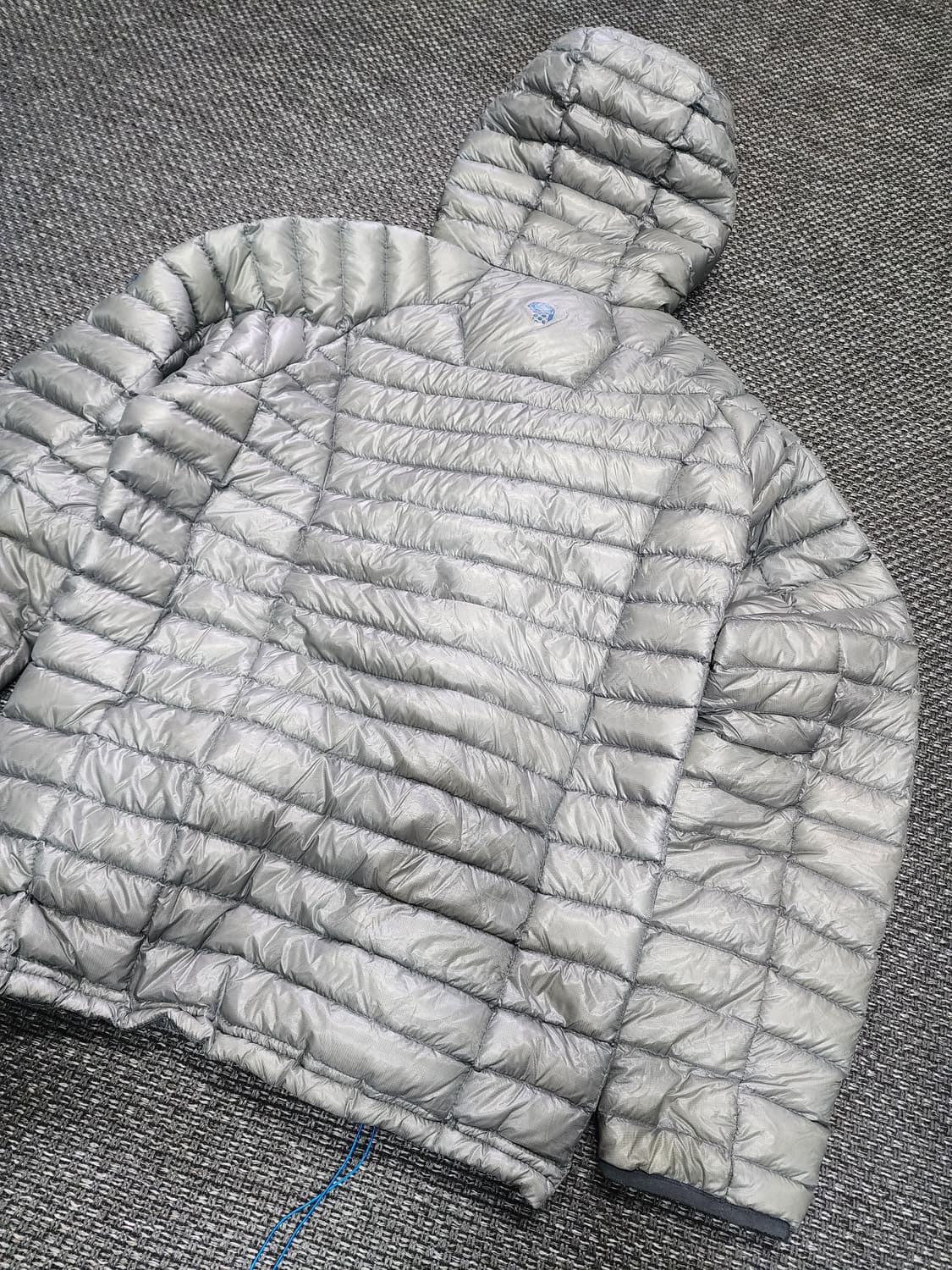 마운틴하드웨어 후드 경량 다운패딩 100 L 사이즈  상품이미지10