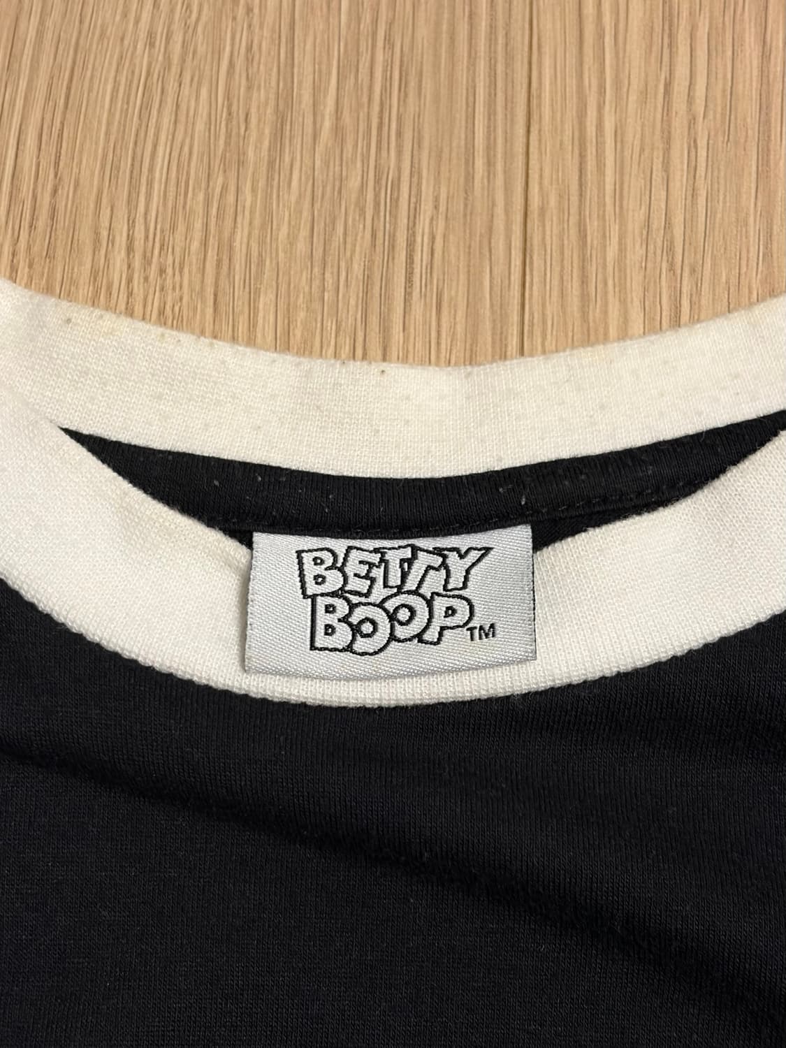 베티붑 프린팅 반팔 티셔츠 블랙 상품이미지2