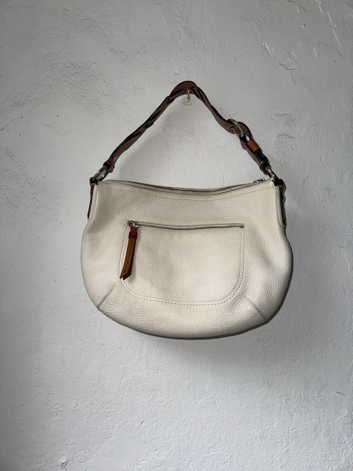 coach 코치 아이보리 가죽 꼬임스트랩 호보백 상품이미지4