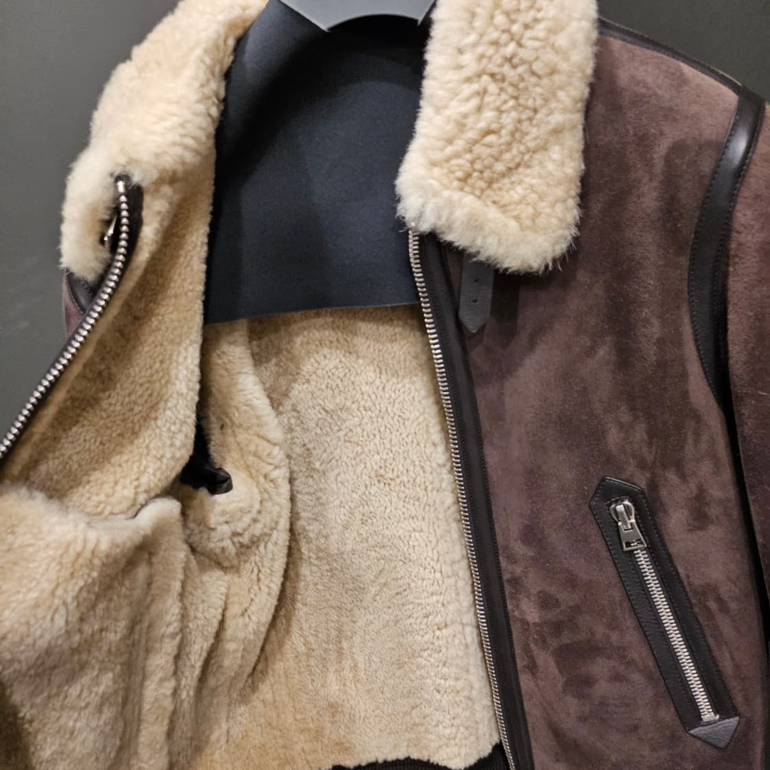 톰포드 시어링 브라운 레더 트리밍 무스탕 자켓 상품이미지9