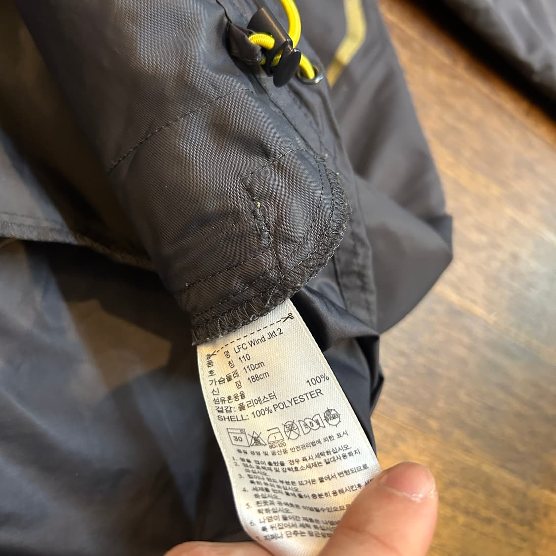 Adidas 리버풀 빈티지 클리마프루프 리버풀 흑금 윈드브레이커 상품이미지4