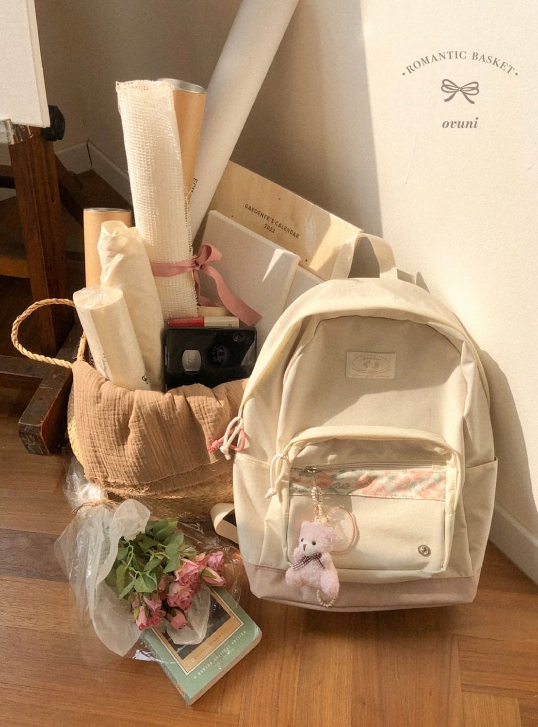 Ovuni 아이보리 새틴 백팩 🤍 빈티지 플라워 포인트 상품이미지1