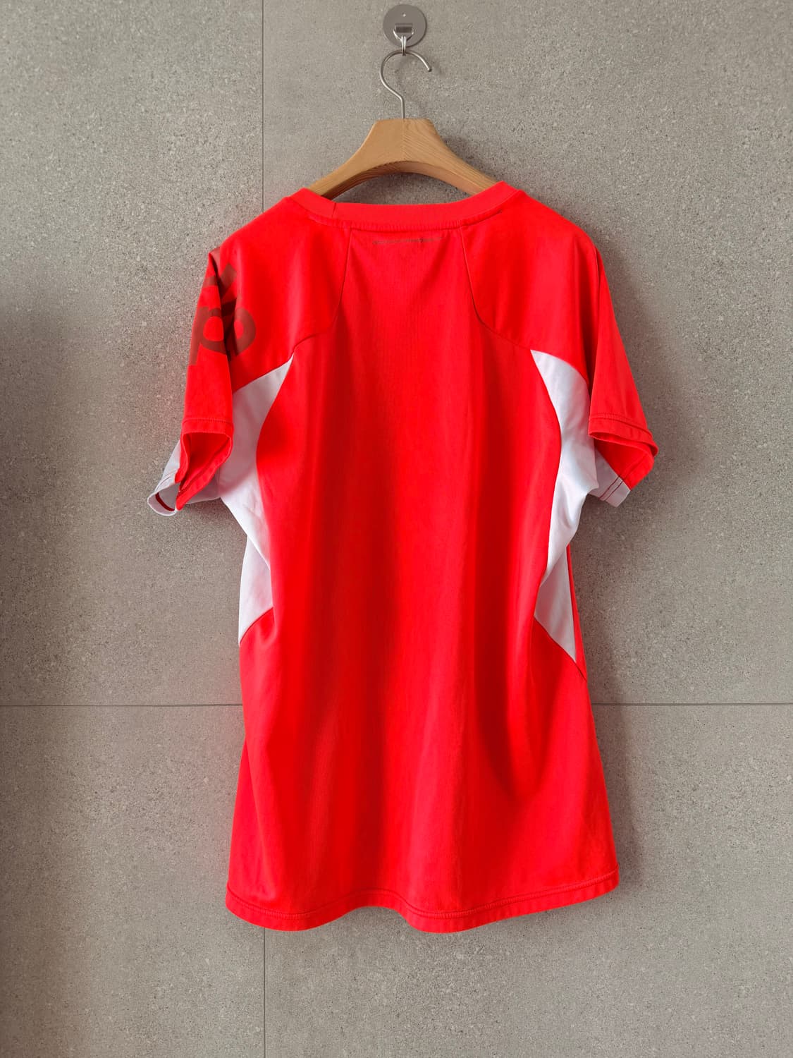 데상트 남성 기능성 반팔 티셔츠 레드 상품이미지2