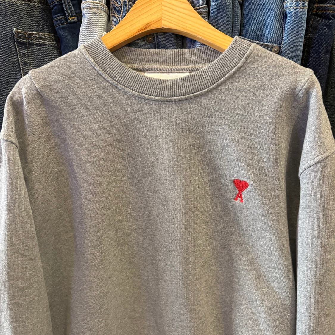 아미 스몰 하트 로고 그레이 맨투맨 상품이미지2