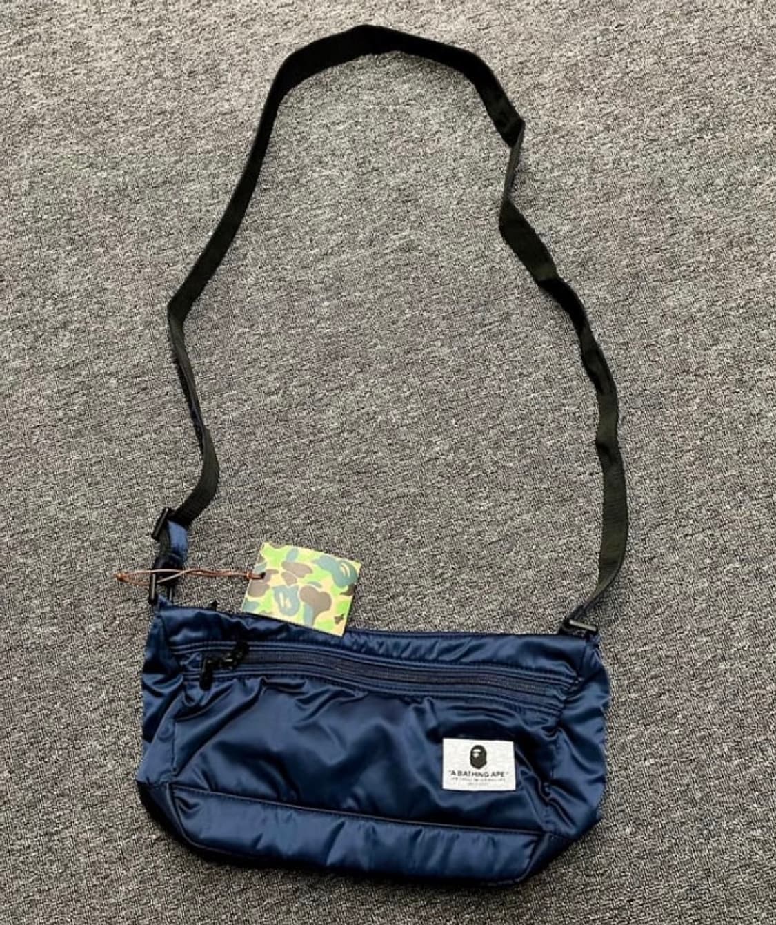 베이프 크로스백 상품이미지1