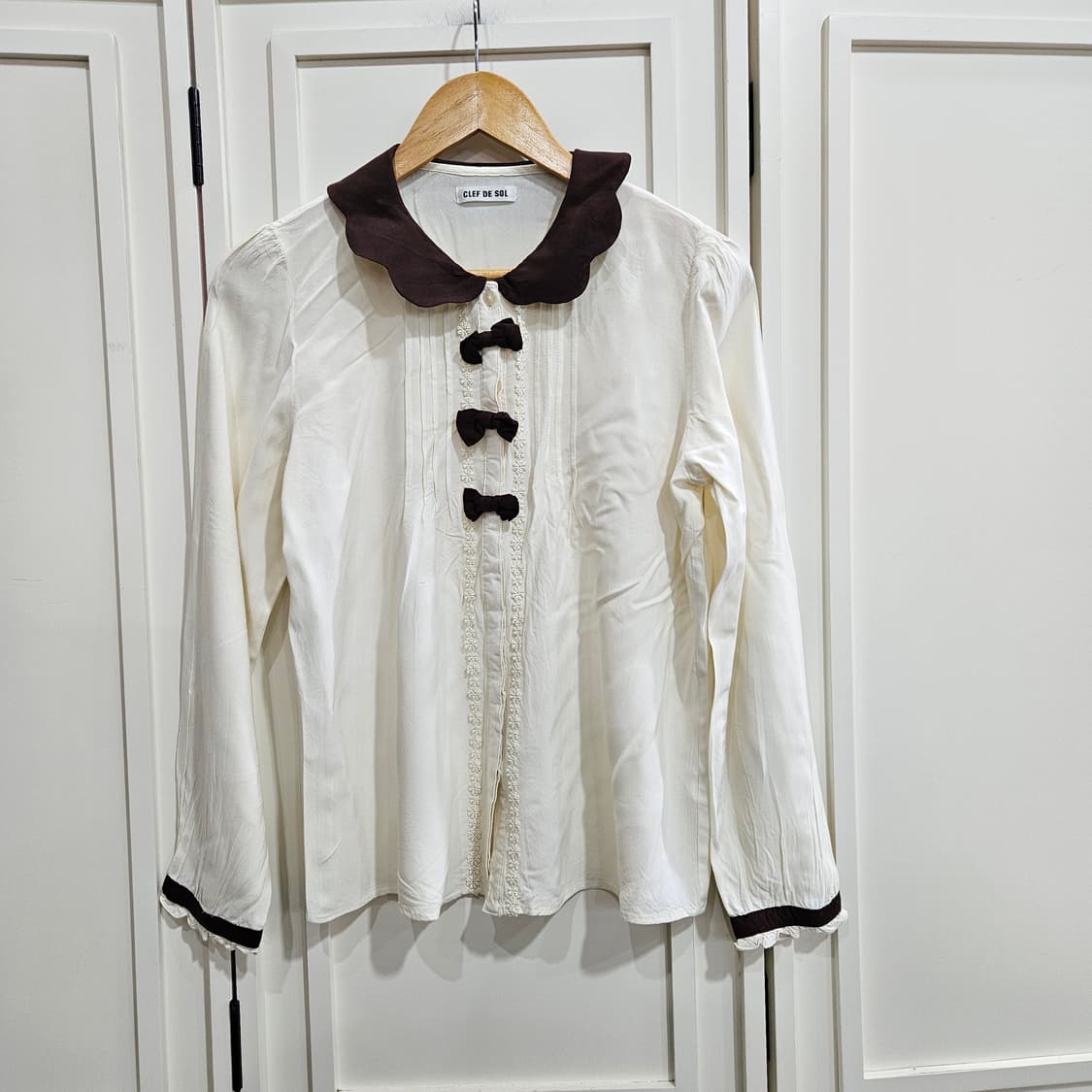 클레드솔 초코카라 리본 블라우스 상품이미지1