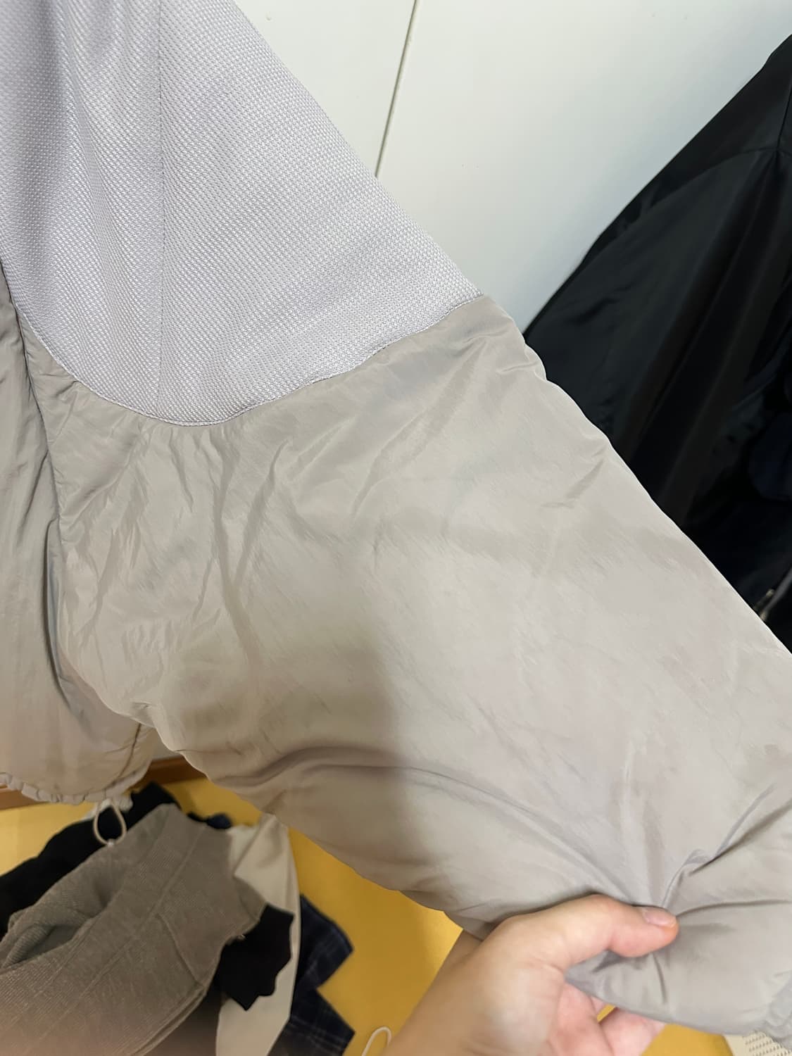 미스치프 롬버스 팀 다운 자켓 패딩 베이지 M (하자많음) 상품이미지5