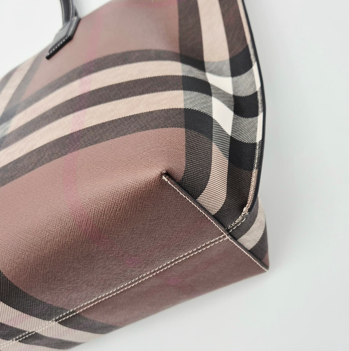 버버리 체크 쇼퍼 토트백
(Burberry Check Tote Bag)
 상품이미지7