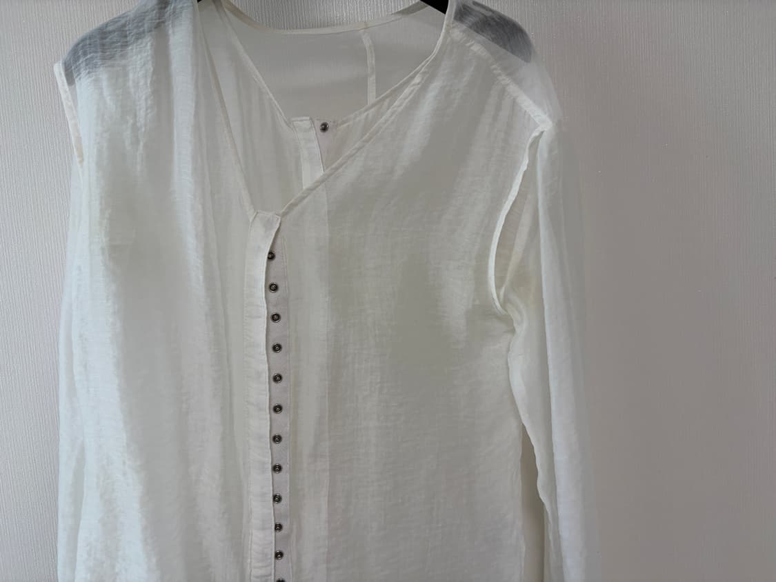 로우타이드 lowtide 쉬어 스냅 블라우스 화이트 상품이미지3