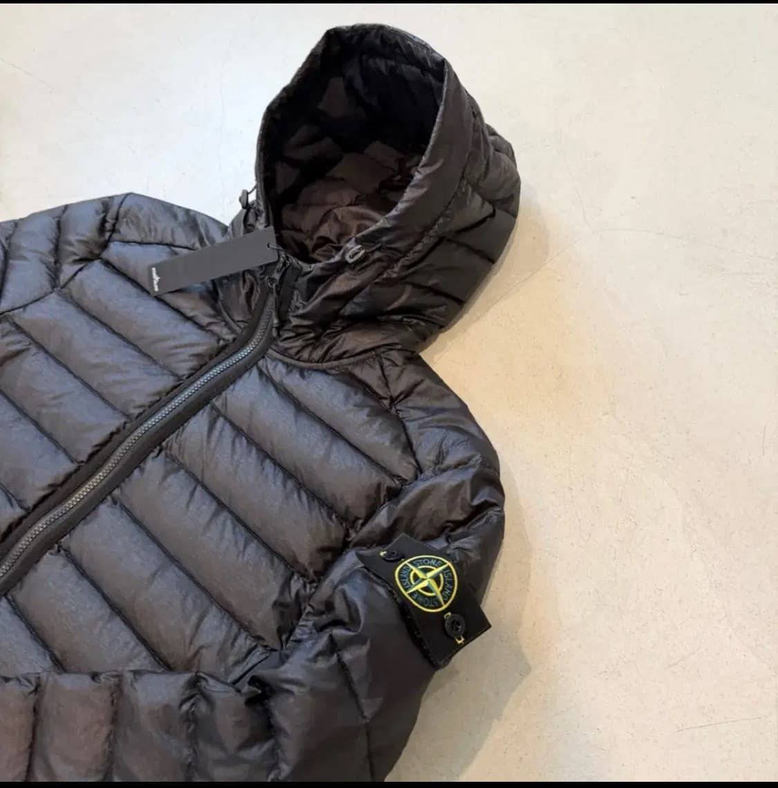 스톤아일랜드 경량패딩 L 블랙 새상품 상품이미지1