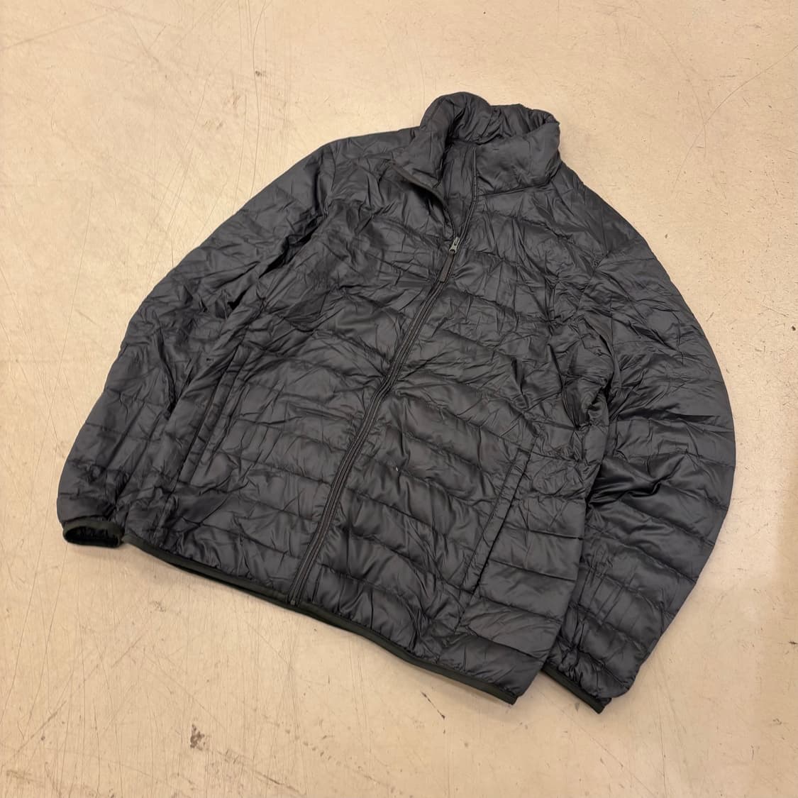 유니클로 경량 패딩 상품이미지1