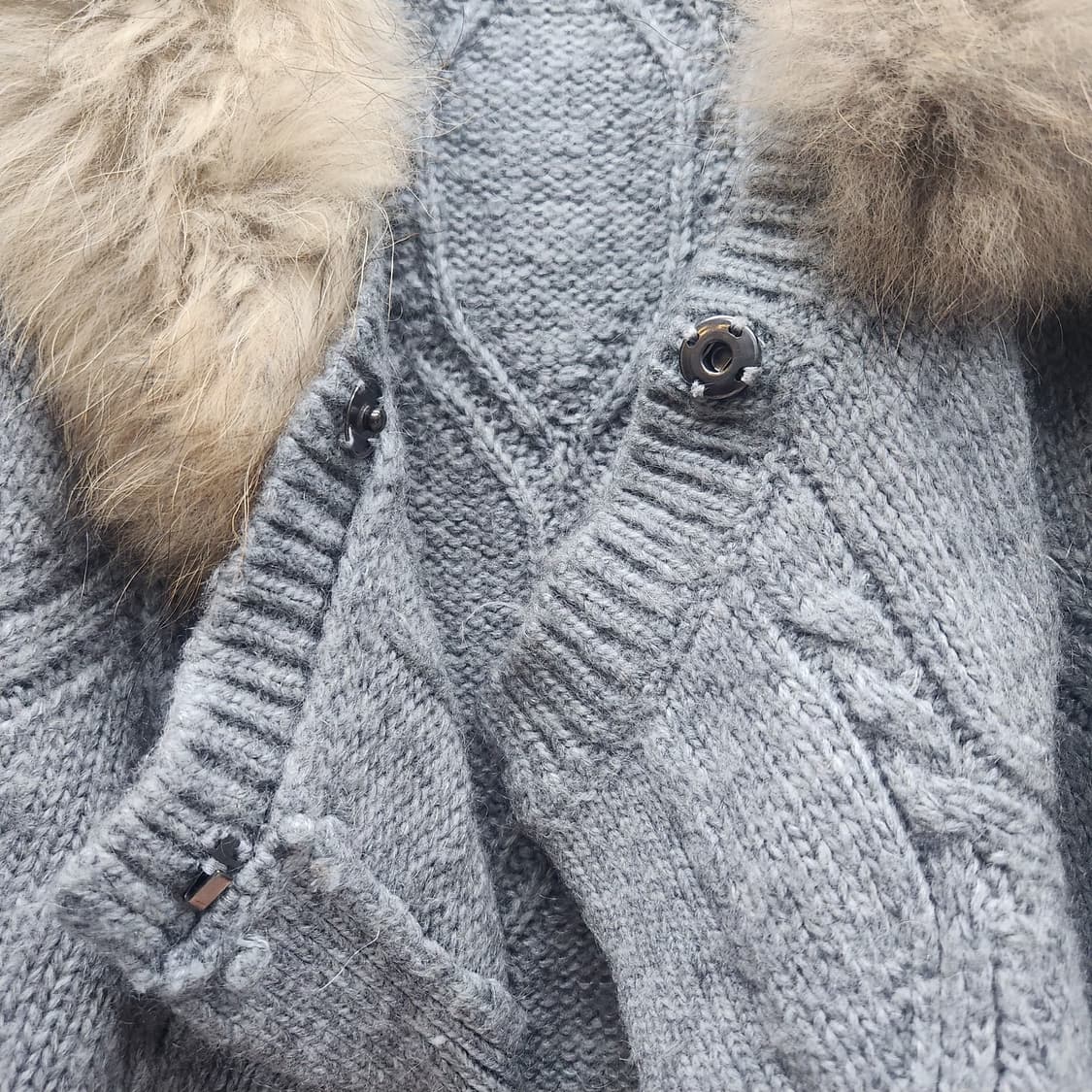 써스데이 아일랜드 라쿤퍼 망토가디건 FREE 상품이미지3