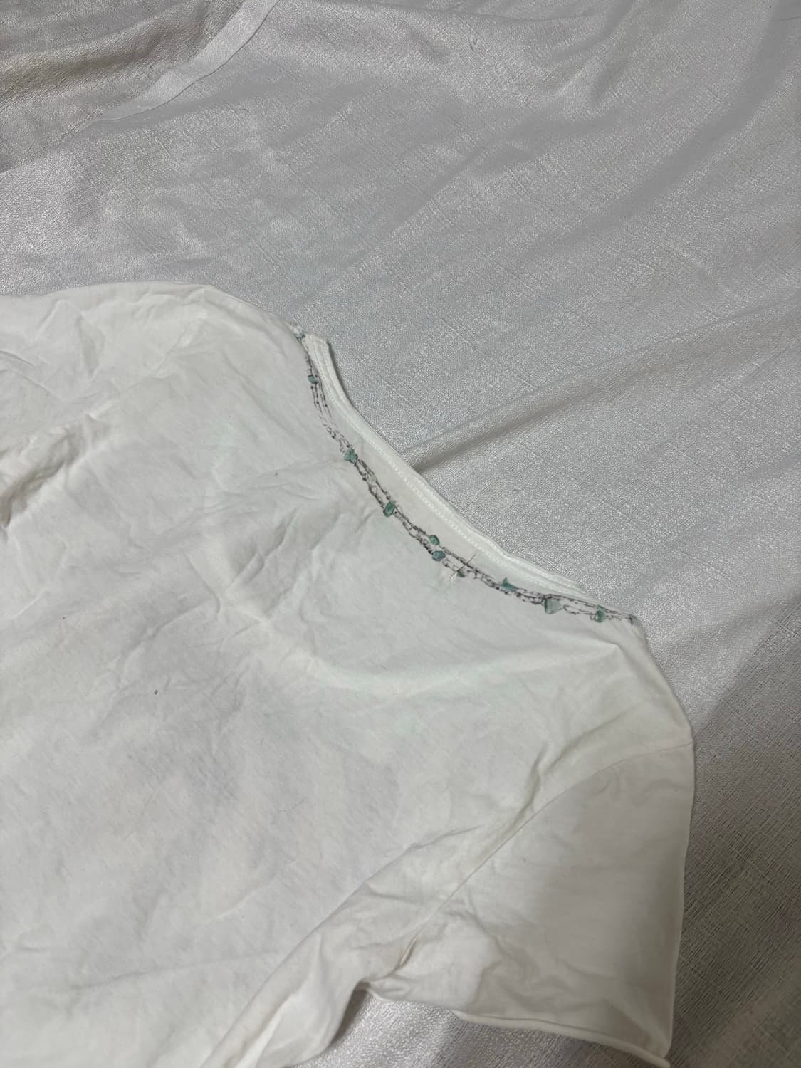 “G.O.A” 00’s Mood Feathers Print Tee 상품이미지9