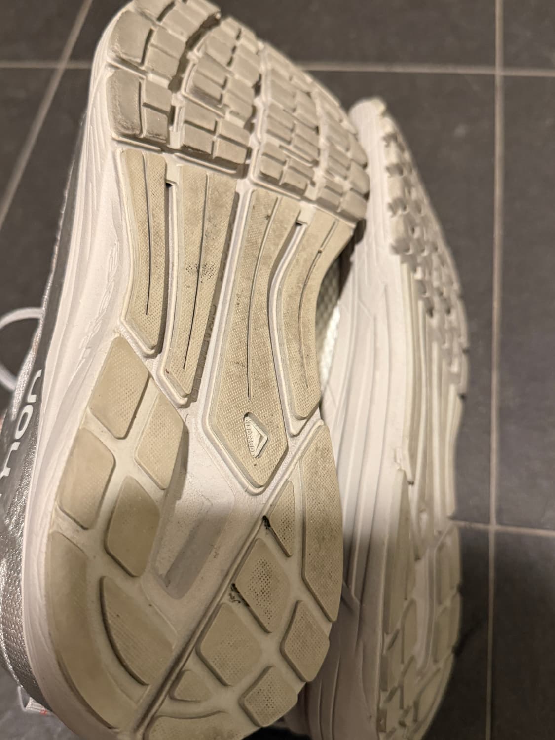 살로몬 x 새티스파이 소닉 RA 맥스 러닝화 상품이미지3