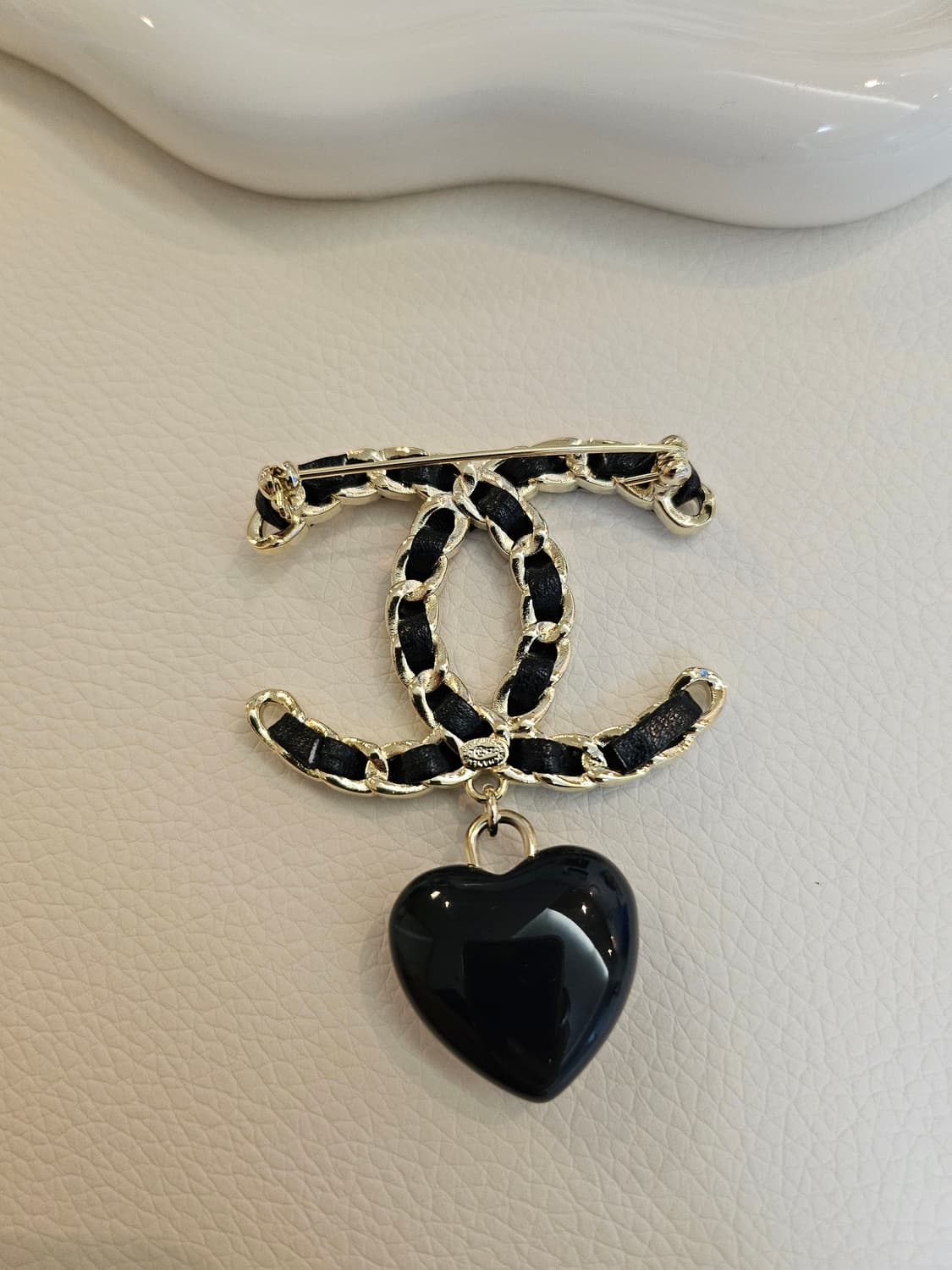 샤넬 가죽체인 블랙하트 CC로고 브로치 업사이클링 상품이미지6