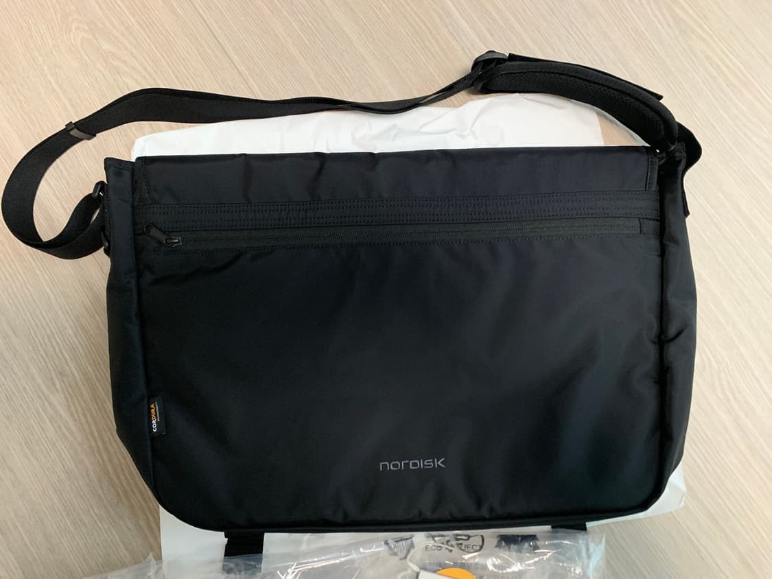 노르디스크 블랙 메신저백 신품급 팝니다. 상품이미지3