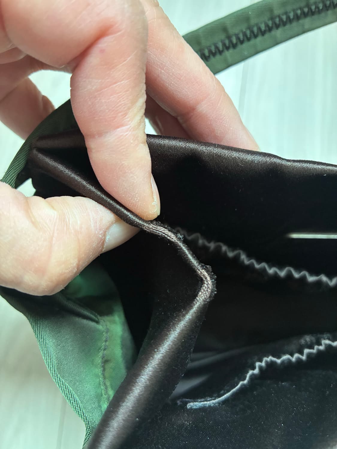 [프라다] 90s 빈티지 테수토 나일론 미니 토트백 — 올리브 그린 상품이미지8