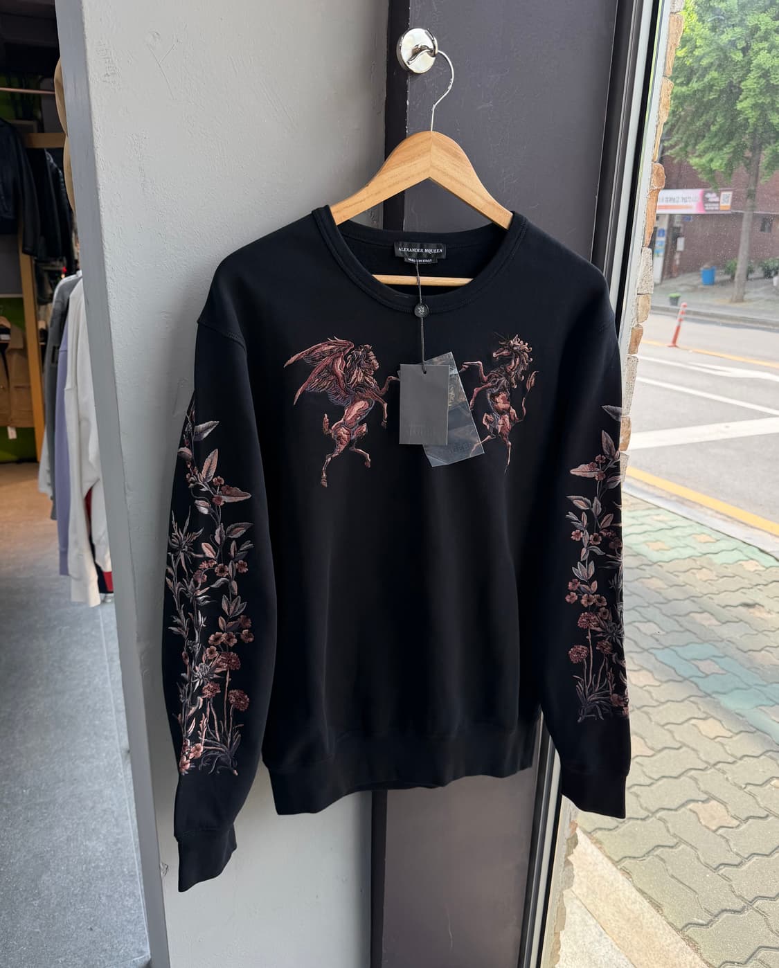 XL/ 알렉산더맥퀸 페가수스 자수 맨투맨(새상품) 상품이미지4