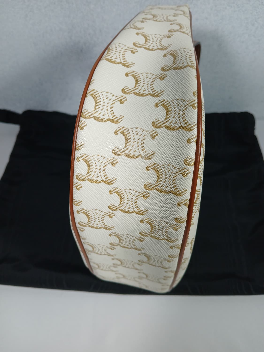 셀린느 트리오페 아바 호보백 193952BZJ 상품이미지9