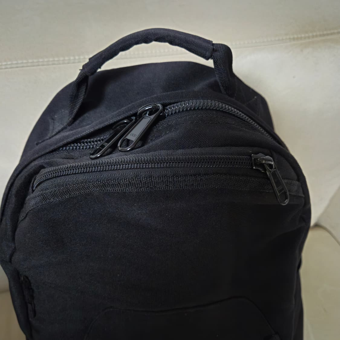 칼하트 킥플립 백팩 블랙 상품이미지2