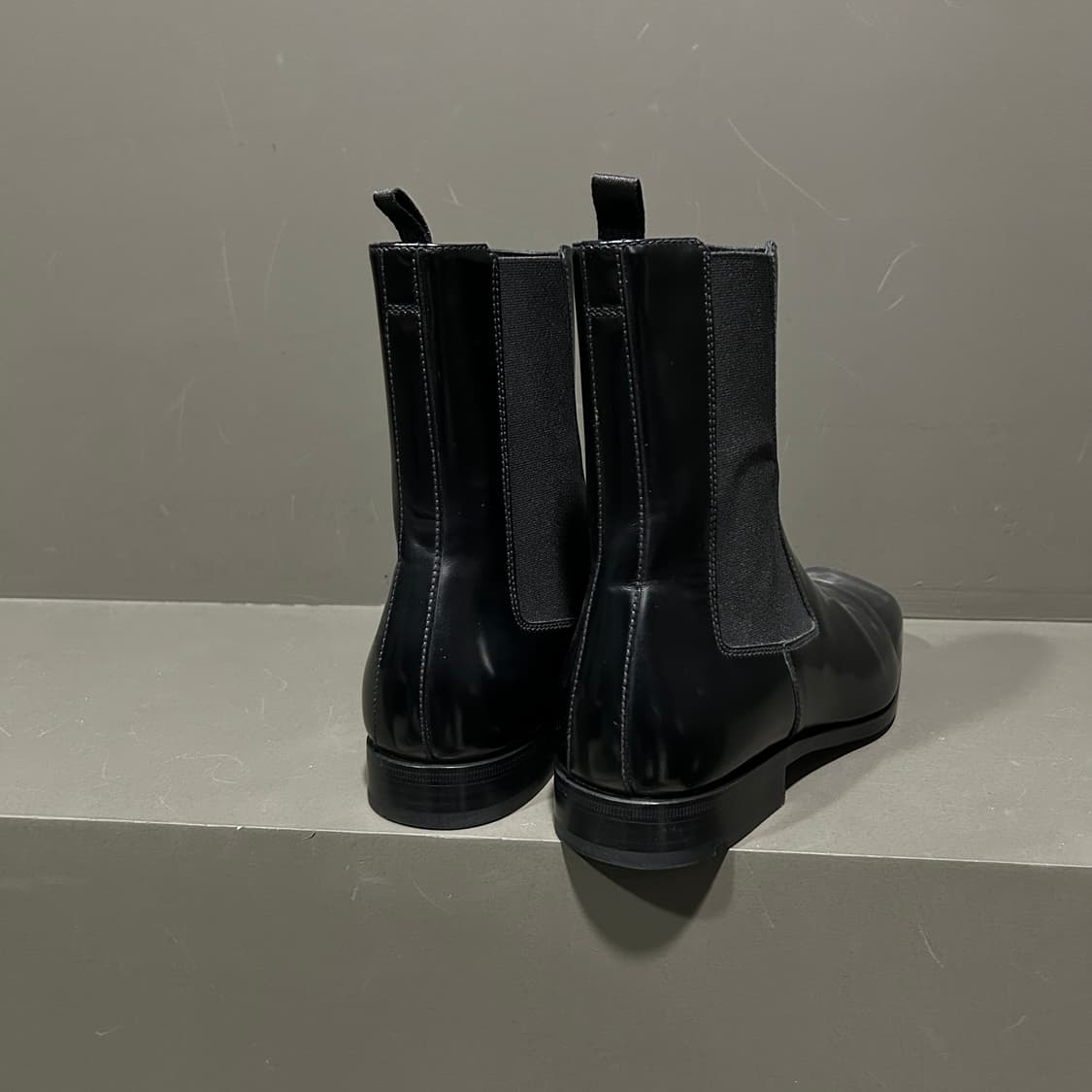 프라다 브러쉬드 레더 첼시부츠 상품이미지4