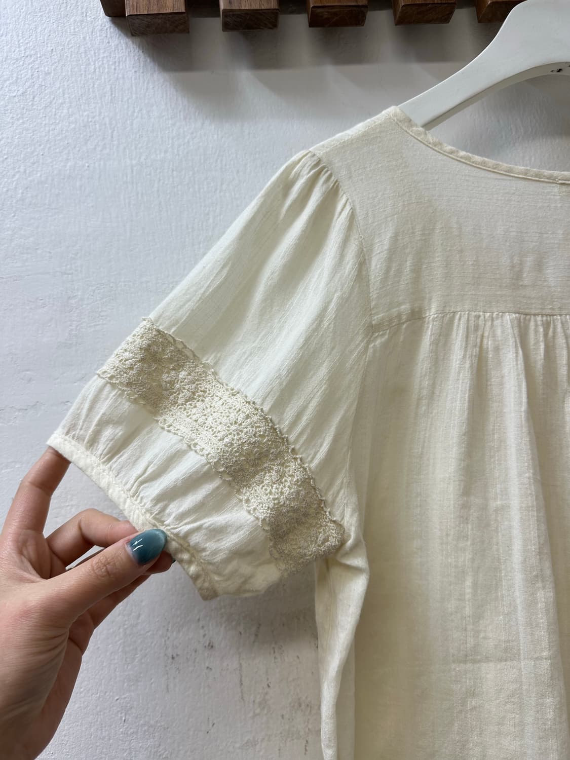 일본빈티지 코튼100% 레이스 요크 도트 디테일 클리어 버튼 블라우스 상품이미지6