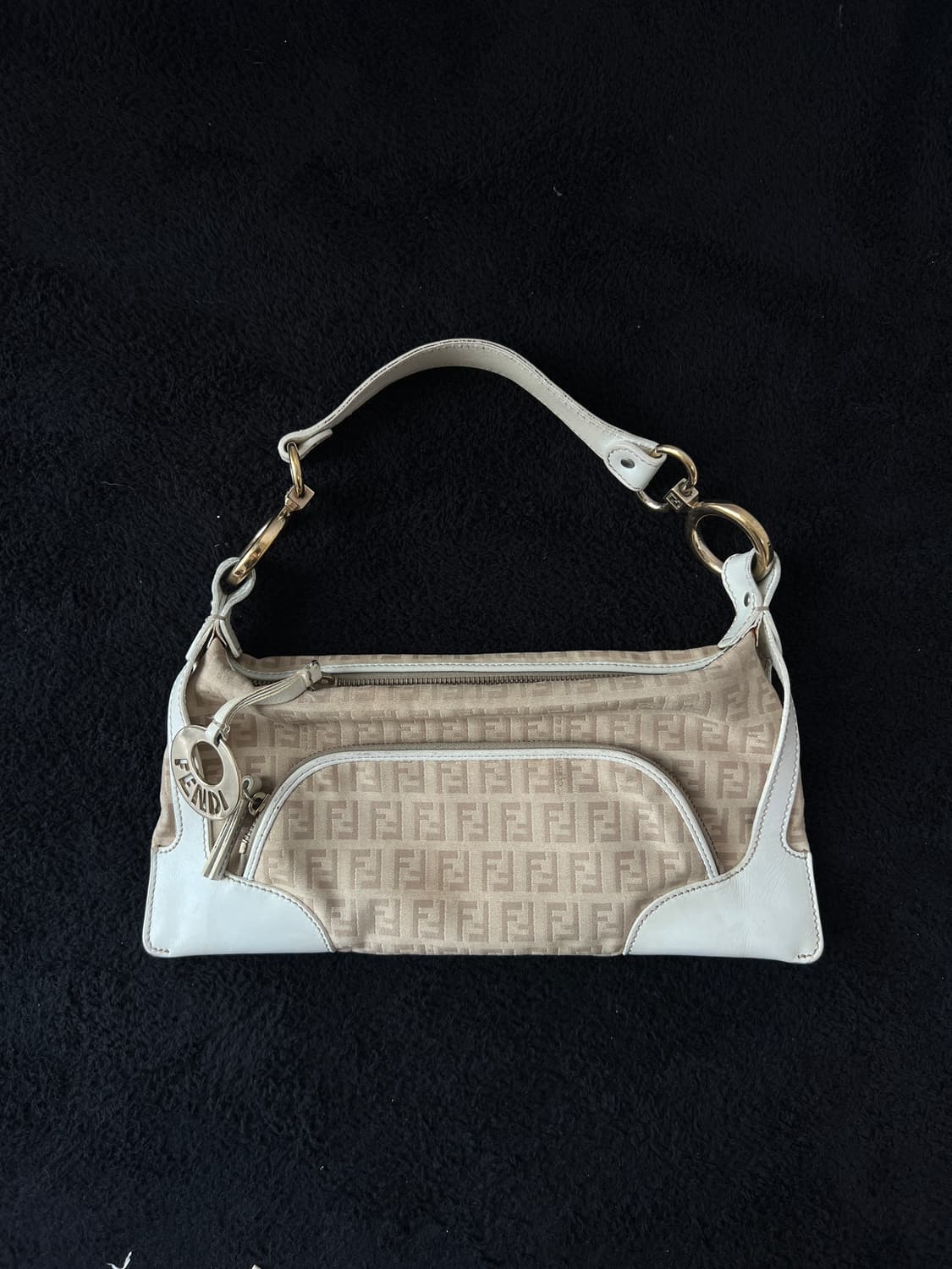 펜디 주카 패턴 숄더백 상품이미지4