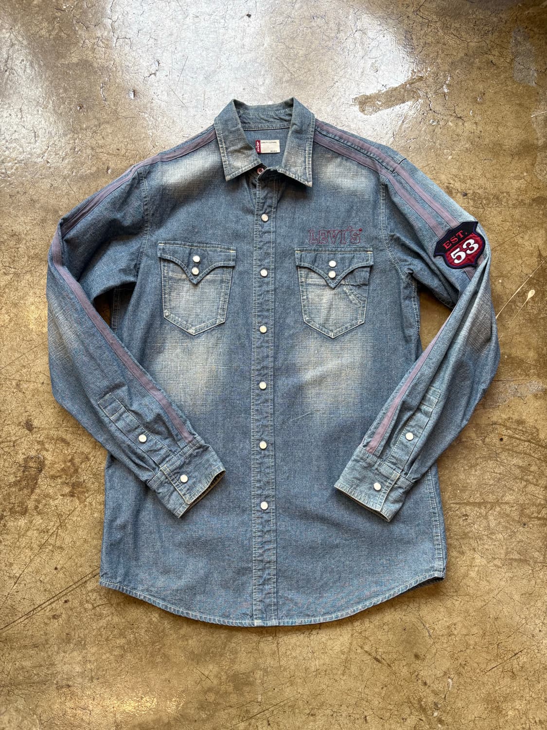 리바이스 자수 패치 데님 셔츠 상품이미지1