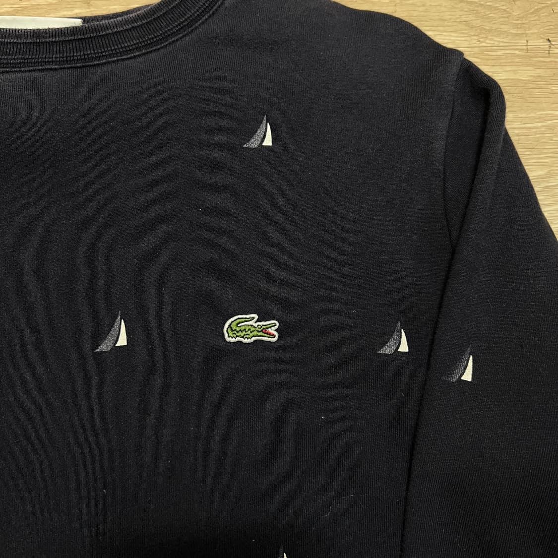 라코스테 요트 패턴 자수로고 프린팅 맨투맨 [네이비] 3사이즈 상품이미지4