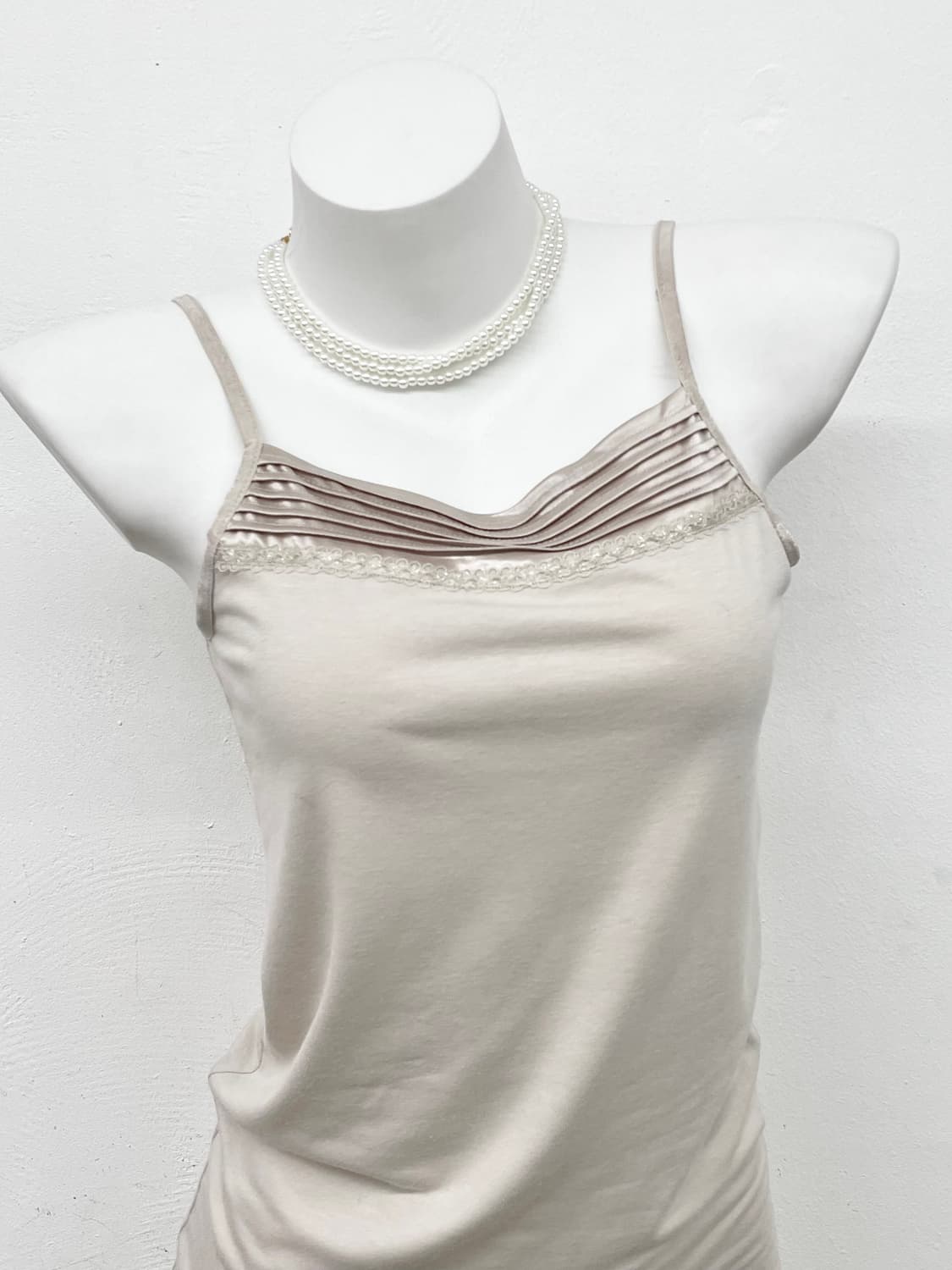 밀크티 새틴 레이스 탑 상품이미지2