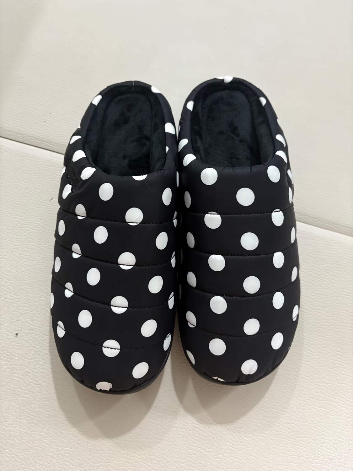 [1 사이즈] 새상품 SUBU 스부 도트 패딩 슬리퍼 240-255 상품이미지1