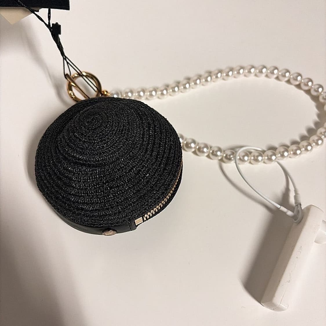 (정품/새상품) 메종 미쉘 여성 블랙 라피아 펄 스트랩 파우치 상품이미지3