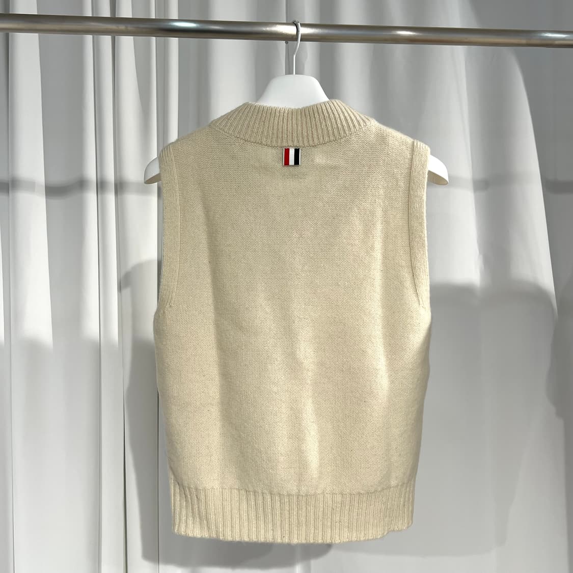 톰브라운 사선 니트조끼 상품이미지2