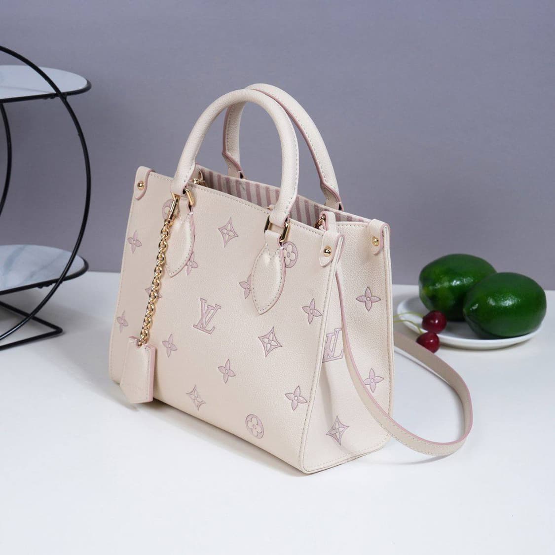 루이 비통의 온더고 PM (OnTheGo PM) 토트백 상품이미지6