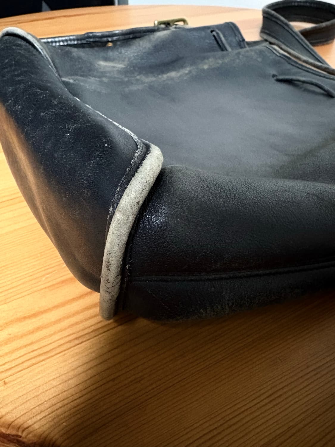 올드코치 블랙 가죽 크로스백 상품이미지6