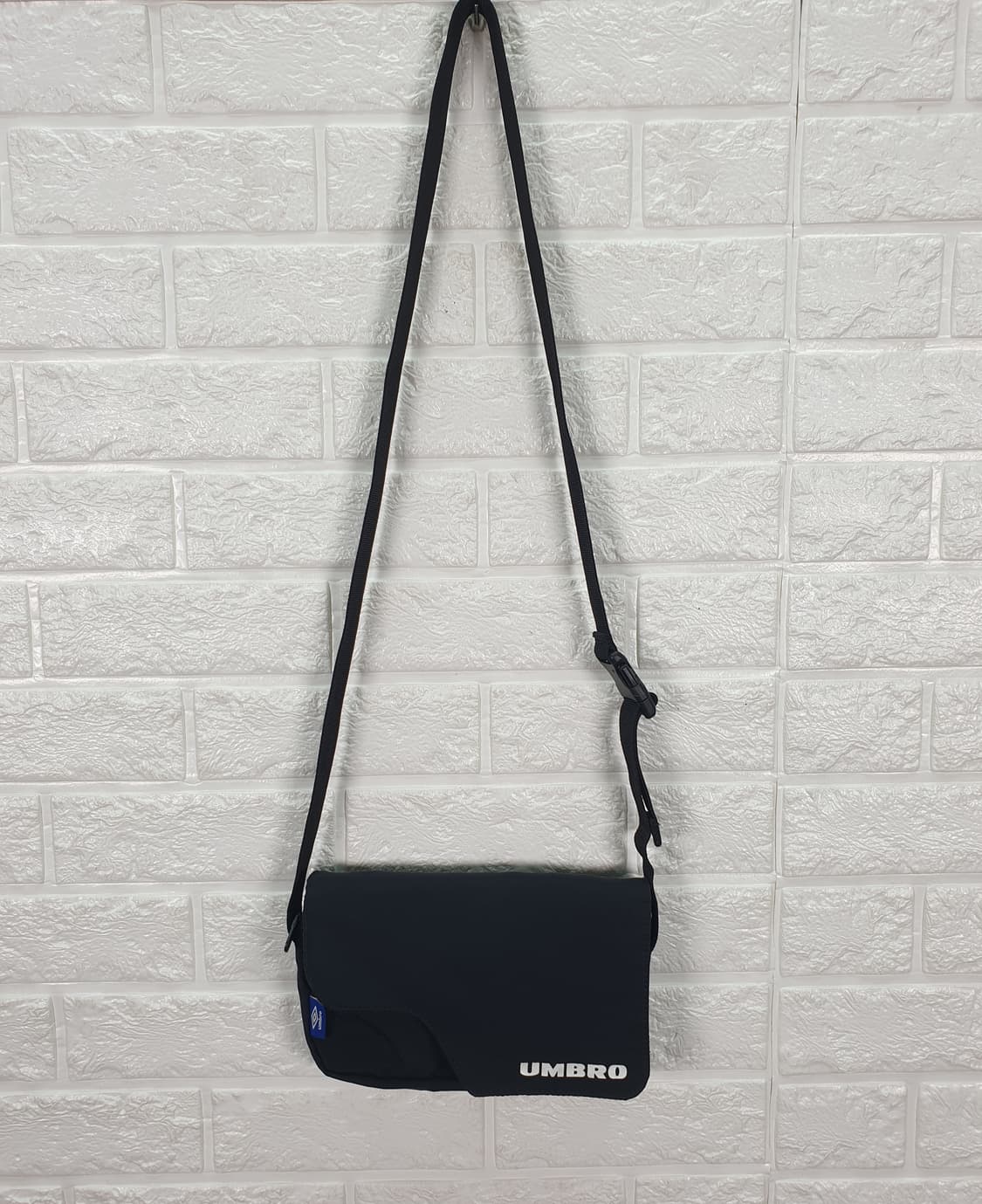 엄브로 미니 크로스백 상품이미지1